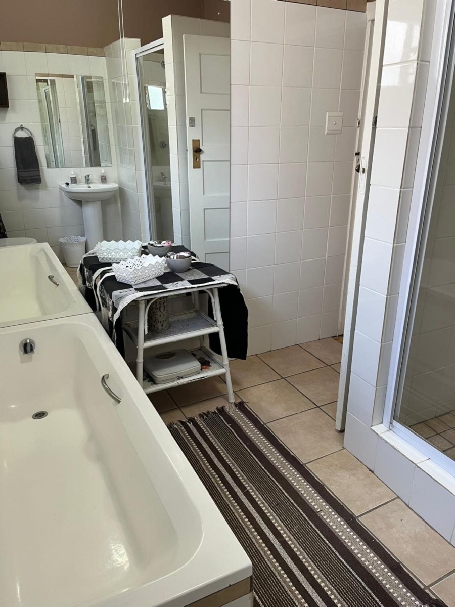 4 Bedroom Property for Sale in Calvinia Northern Cape